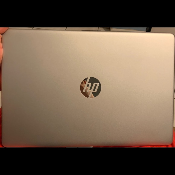 HP 15.6″ LAPTOP – NATURAL SILVER - Picture 3 of 4